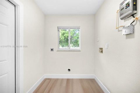 House in Miami, Florida 3 bedrooms, 103.12 sq.m. № 2434004 - photo 15