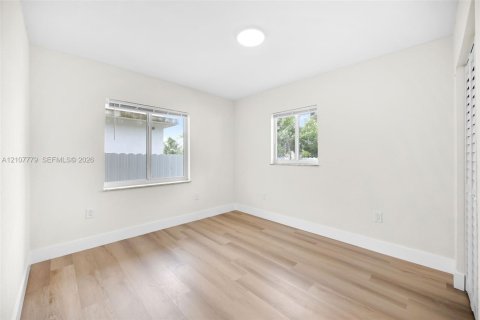 House in Miami, Florida 3 bedrooms, 103.12 sq.m. № 2434004 - photo 27