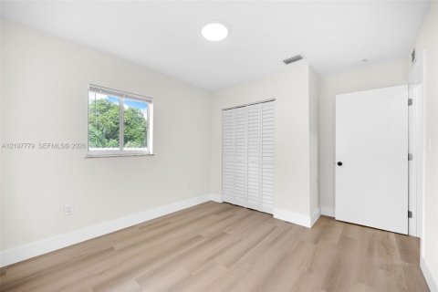 House in Miami, Florida 3 bedrooms, 103.12 sq.m. № 2434004 - photo 29