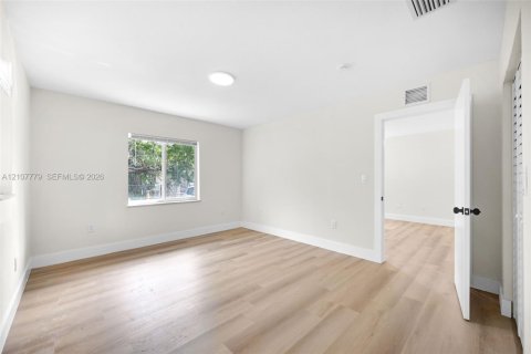 House in Miami, Florida 3 bedrooms, 103.12 sq.m. № 2434004 - photo 17