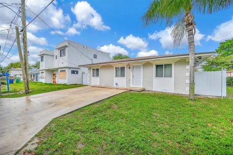 House in Miami, Florida 3 bedrooms, 103.12 sq.m. № 2434004 - photo 5