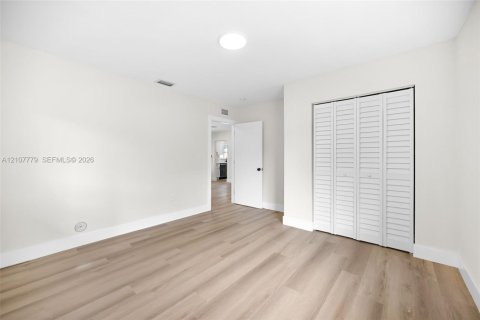 House in Miami, Florida 3 bedrooms, 103.12 sq.m. № 2434004 - photo 24