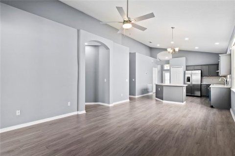 House in Orlando, Florida 4 bedrooms, 184.41 sq.m. № 1847483 - photo 12