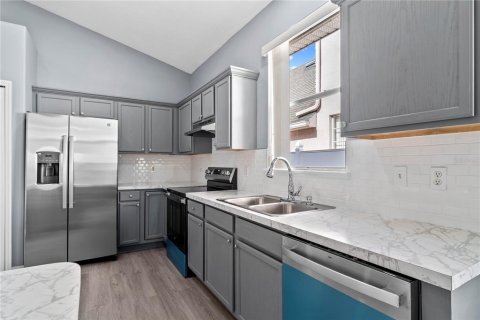 House in Orlando, Florida 4 bedrooms, 184.41 sq.m. № 1847483 - photo 8