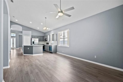 House in Orlando, Florida 4 bedrooms, 184.41 sq.m. № 1847483 - photo 13