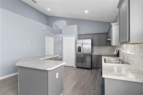 House in Orlando, Florida 4 bedrooms, 184.41 sq.m. № 1847483 - photo 6