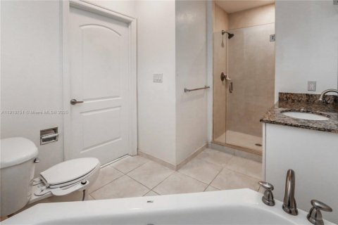 Copropriété à vendre à Hollywood, Floride: 2 chambres, 108.14 m2 № 2013414 - photo 26