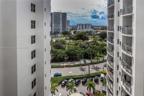 Copropriété à vendre à Hollywood, Floride: 2 chambres, 108.14 m2 № 2013414 - photo 30