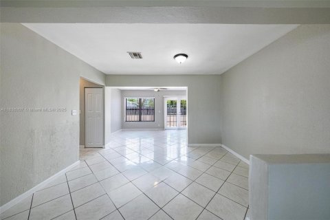 House in Miramar, Florida 4 bedrooms, 145.95 sq.m. № 1825872 - photo 29