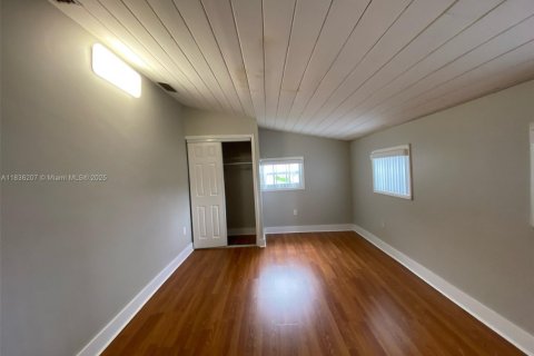 House in Miramar, Florida 4 bedrooms, 145.95 sq.m. № 1825872 - photo 12