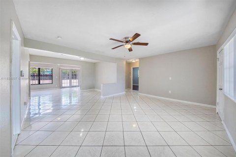 House in Miramar, Florida 4 bedrooms, 145.95 sq.m. № 1825872 - photo 28