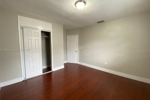 House in Miramar, Florida 4 bedrooms, 145.95 sq.m. № 1825872 - photo 10