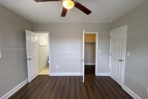 House in Miramar, Florida 4 bedrooms, 145.95 sq.m. № 1825872 - photo 9