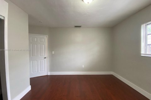 House in Miramar, Florida 4 bedrooms, 145.95 sq.m. № 1825872 - photo 13
