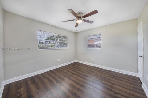 House in Miramar, Florida 4 bedrooms, 145.95 sq.m. № 1825872 - photo 23