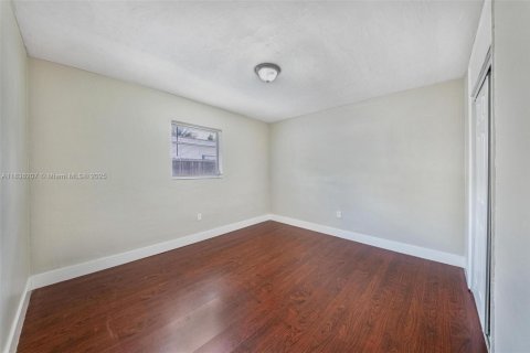 House in Miramar, Florida 4 bedrooms, 145.95 sq.m. № 1825872 - photo 26