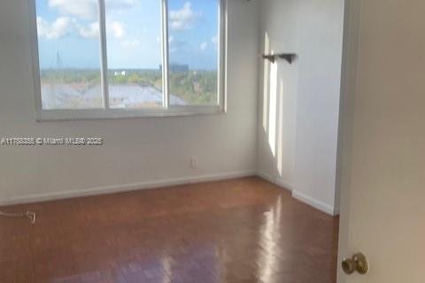 Condo in Hollywood, Florida, 2 bedrooms  № 1861829 - photo 20
