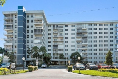 Condo in Hollywood, Florida, 2 bedrooms  № 1861829 - photo 3
