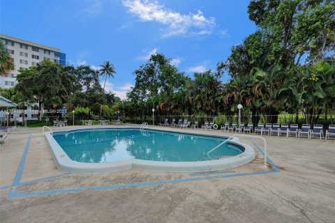 Condo in Hollywood, Florida, 2 bedrooms  № 1861829 - photo 4