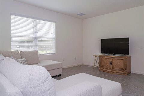 House in Palm Bay, Florida 4 bedrooms, 170.01 sq.m. № 1792910 - photo 4