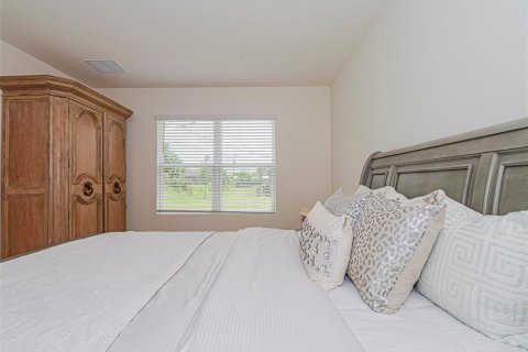 House in Palm Bay, Florida 4 bedrooms, 170.01 sq.m. № 1792910 - photo 15
