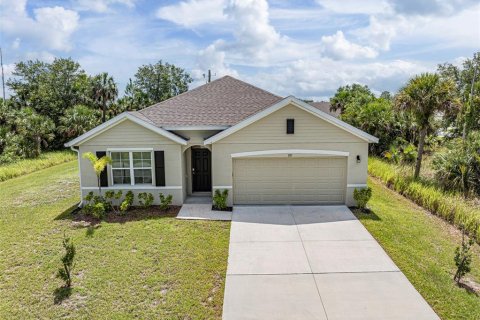 House in Palm Bay, Florida 4 bedrooms, 170.01 sq.m. № 1792910 - photo 1