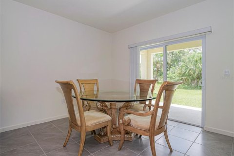 House in Palm Bay, Florida 4 bedrooms, 170.01 sq.m. № 1792910 - photo 12