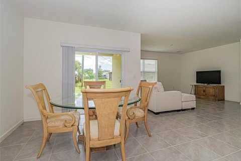 House in Palm Bay, Florida 4 bedrooms, 170.01 sq.m. № 1792910 - photo 11