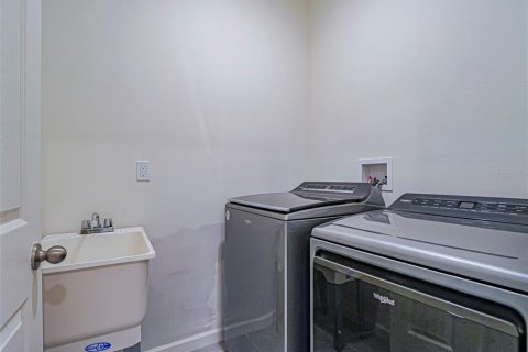 House in Palm Bay, Florida 4 bedrooms, 170.01 sq.m. № 1792910 - photo 28
