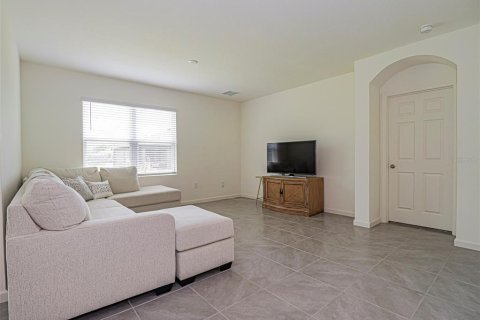 House in Palm Bay, Florida 4 bedrooms, 170.01 sq.m. № 1792910 - photo 3