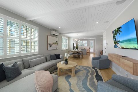 House in HUNTERS POINT in Cortez, Florida 4 bedrooms, 167.5 sq.m. № 1642397 - photo 9