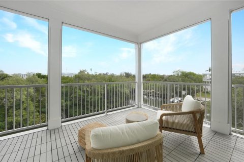 House in HUNTERS POINT in Cortez, Florida 4 bedrooms, 167.5 sq.m. № 1642397 - photo 30
