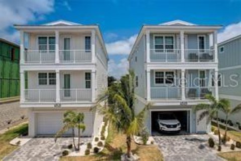House in HUNTERS POINT in Cortez, Florida 4 bedrooms, 167.5 sq.m. № 1642397 - photo 3