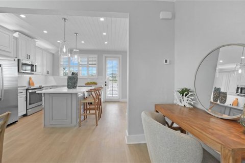 House in HUNTERS POINT in Cortez, Florida 4 bedrooms, 167.5 sq.m. № 1642397 - photo 17