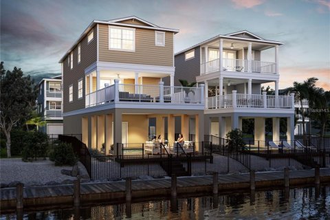 House in HUNTERS POINT in Cortez, Florida 4 bedrooms, 167.5 sq.m. № 1642397 - photo 1