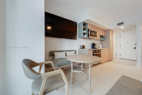 Condominio en alquiler en Miami, Florida, 34.1 m2 № 2011216 - foto 4