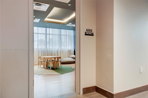 Condominio en alquiler en Miami, Florida, 34.1 m2 № 2011216 - foto 29