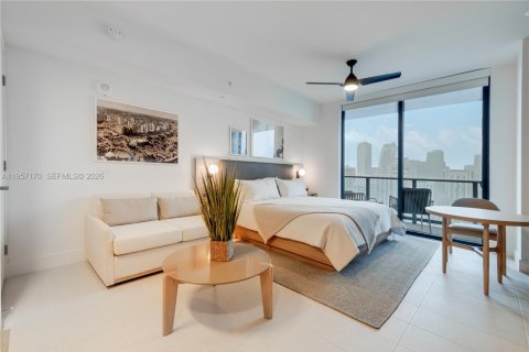 Condominio en alquiler en Miami, Florida, 34.1 m2 № 2011216 - foto 2