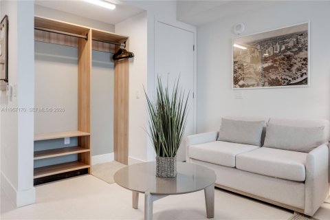 Condominio en alquiler en Miami, Florida, 34.1 m2 № 2011216 - foto 3