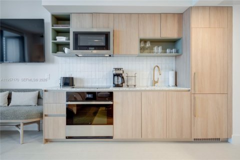 Condominio en alquiler en Miami, Florida, 34.1 m2 № 2011216 - foto 8