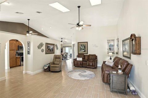House in Oviedo, Florida 3 bedrooms, 154.31 sq.m. № 1822943 - photo 16