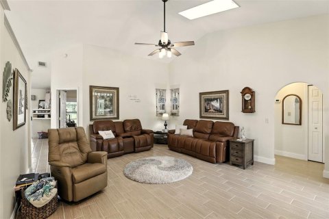 House in Oviedo, Florida 3 bedrooms, 154.31 sq.m. № 1822943 - photo 8