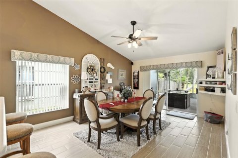 House in Oviedo, Florida 3 bedrooms, 154.31 sq.m. № 1822943 - photo 4