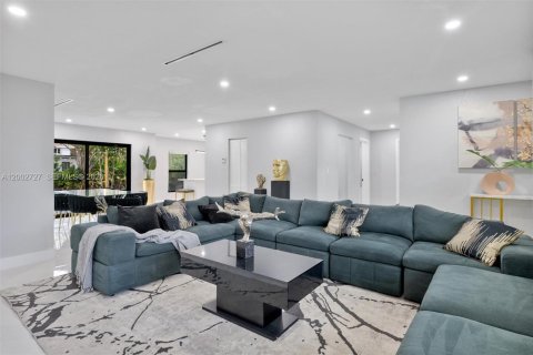 Casa en venta en Miami, Florida, 6 dormitorios, 183.02 m2 № 2066210 - foto 11