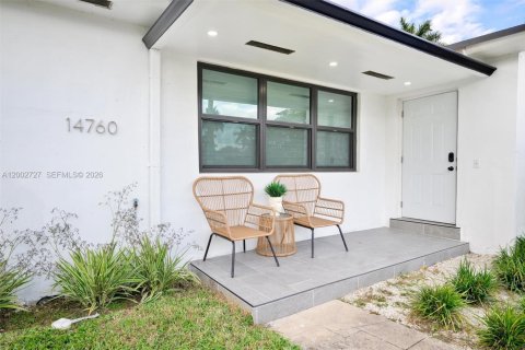 Casa en venta en Miami, Florida, 6 dormitorios, 183.02 m2 № 2066210 - foto 6