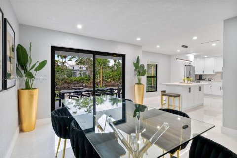 Casa en venta en Miami, Florida, 6 dormitorios, 183.02 m2 № 2066210 - foto 13