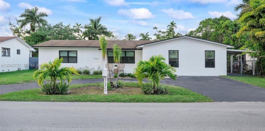 Casa en Miami, Florida 6 dormitorios, 183.02 m2 № 2066210