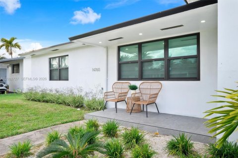 Casa en venta en Miami, Florida, 6 dormitorios, 183.02 m2 № 2066210 - foto 5