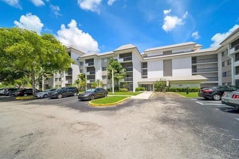 Condo in Plantation, Florida, 2 bedrooms  № 1879816 - photo 1