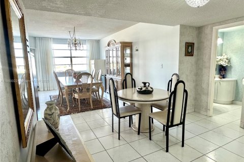 Copropriété à vendre à Hallandale Beach, Floride: 3 chambres, 165.37 m2 № 1886542 - photo 8